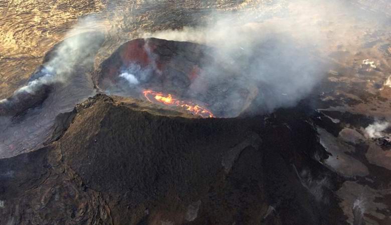 L'uomo è sopravvissuto cadendo nella bocca di un vulcano attivo