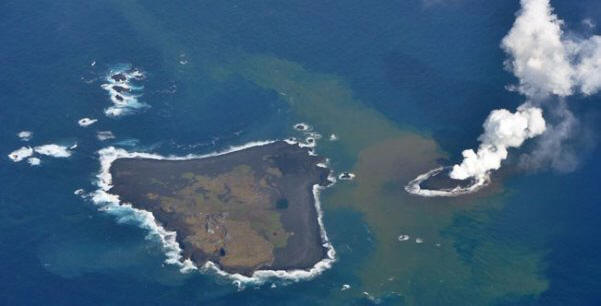 Sull'arcipelago Bonin, un'isola vulcanica ha divorato il suo vicino