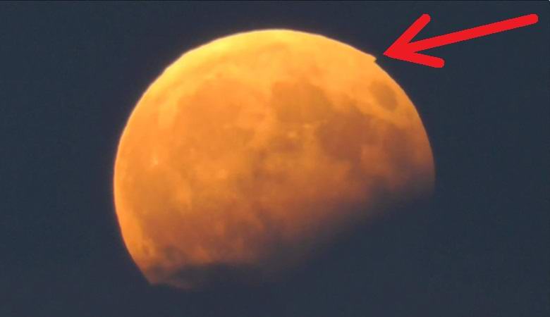 Piramidi trovate sulla luna durante un'eclissi