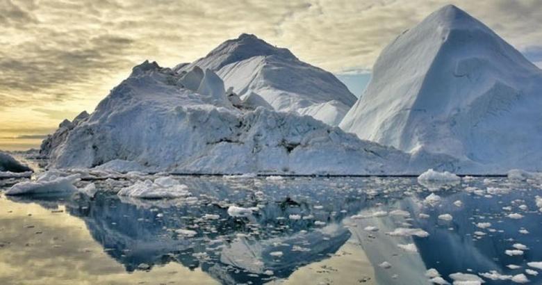 Nel nord del Canada, i giornalisti della CBC hanno scoperto un arco misterioso