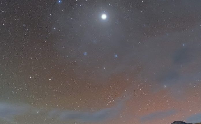 Il raro alone di Giove si vede in una sorprendente immagine del deserto 