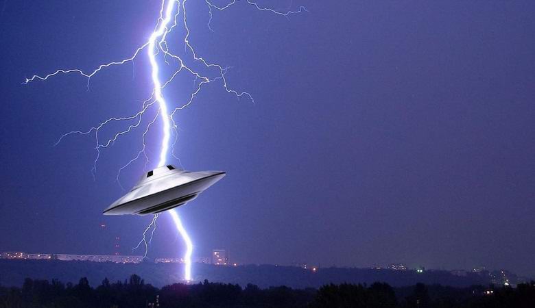 Nel video, i fulmini colpiscono