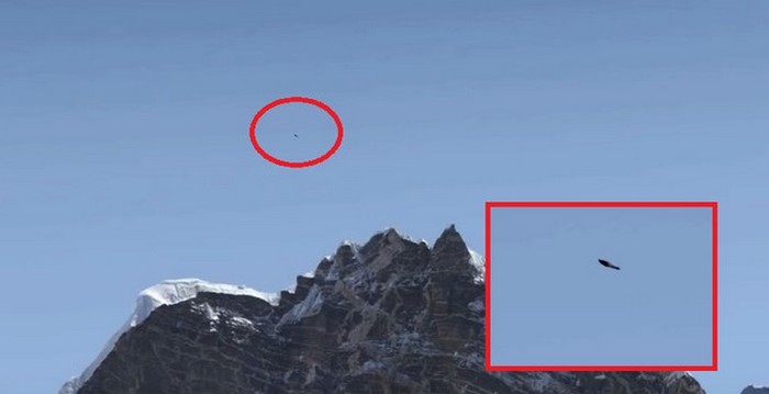 Gli UFO sorvolano l'Everest