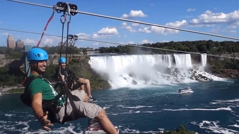 Una funivia è stata investita sulle cascate del Niagara