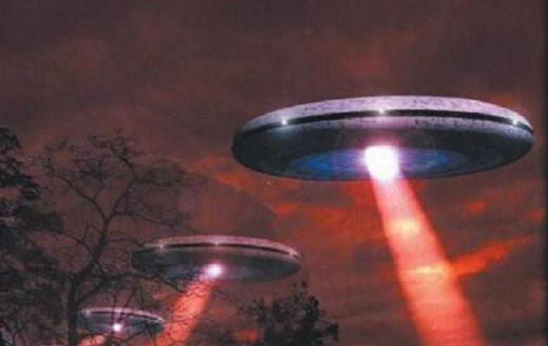 Qualcosa fuori posto stava accadendo sopra Riga di notte