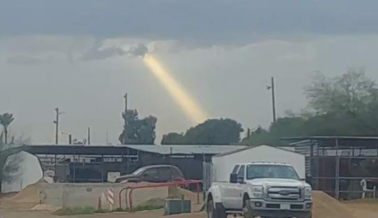 Un misterioso raggio di luce sorse sul Texas.