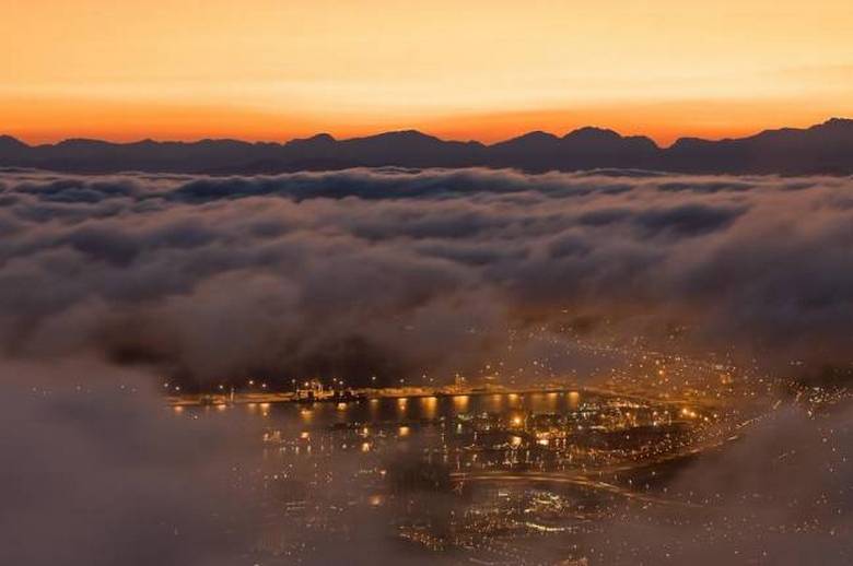 Le città fantasma sorvolano la terra