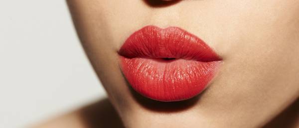 brufolo sul labbro inferiore brufolo sul labbro inferiore