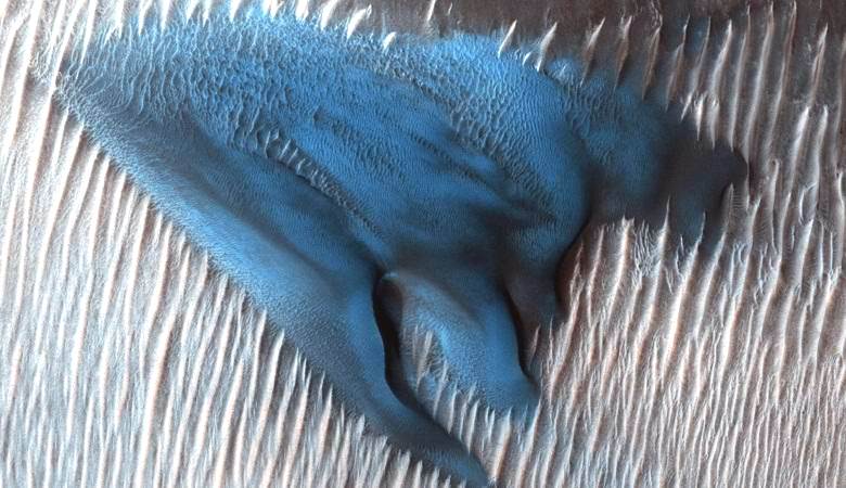La NASA ha trovato insolite sabbie blu su Marte