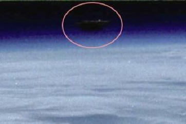 La NASA ha pubblicato una foto di una nave aliena in orbita attorno alla Terra