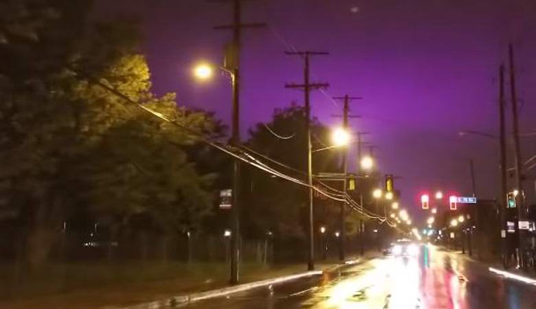 Il cielo sopra l'Ohio è diventato un colore viola velenoso