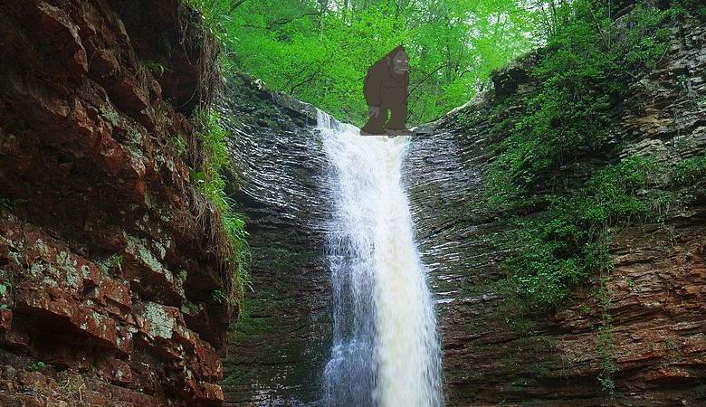 Un umanoide sconosciuto stava spiando i bagnanti di Adygea