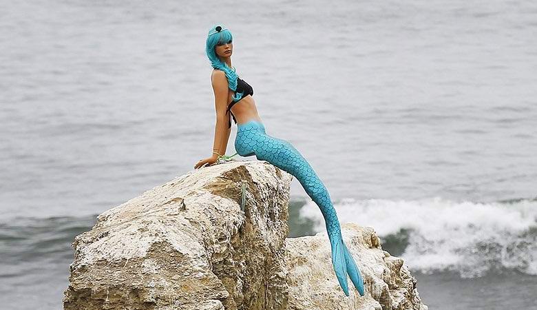 Non si sa dove sia apparsa la scultura della sirena che ha sorpreso gli abitanti di San Diego