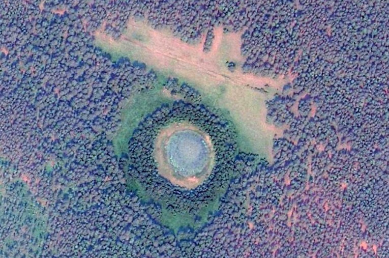 Un insolito lago è stato scoperto nel territorio di Altai