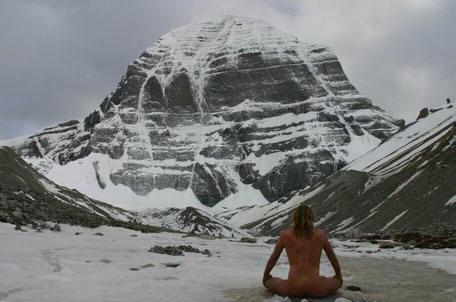 Invecchiamento rapido vicino alla montagna di Kailash