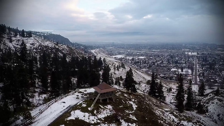 Un oggetto incredibile visto nel cielo sopra la città canadese di Kelowna