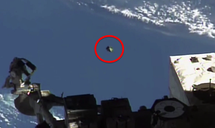 L'UFO è stato vicino alla ISS per 22 minuti (VIDEO)