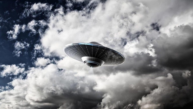 Un UFO ha volato a tremenda velocità sulla città di Halmstad in Svezia