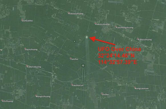 UFO scortato da due aerei sulla Cina