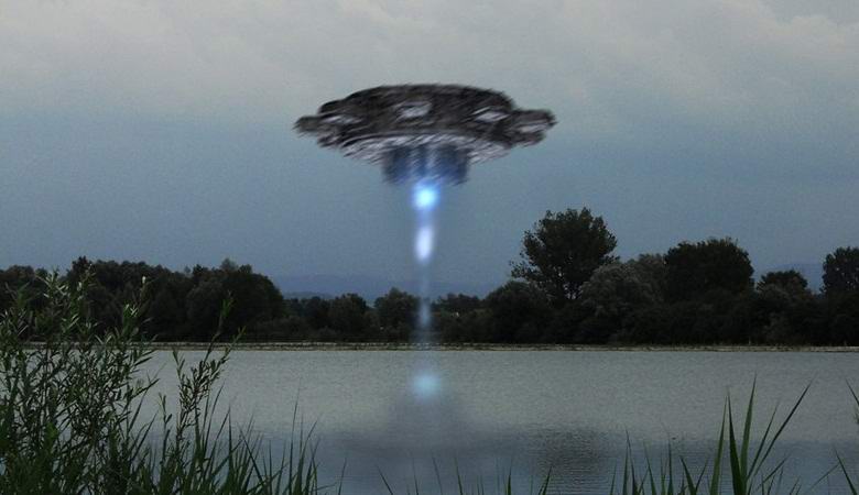 UFO pompava acqua da un lago svedese di notte