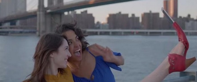 Informazioni su scarpe uniche per fare un selfie