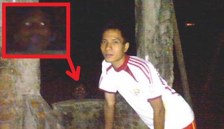 La stessa testa spettrale è apparsa in due diverse foto