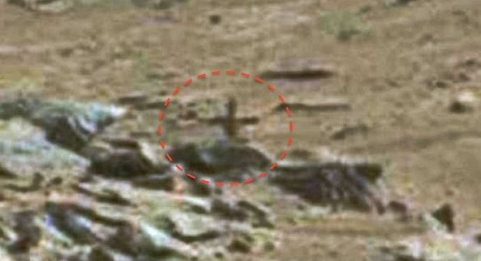 Gli archeologi online hanno trovato di nuovo qualcosa di insolito su Marte.