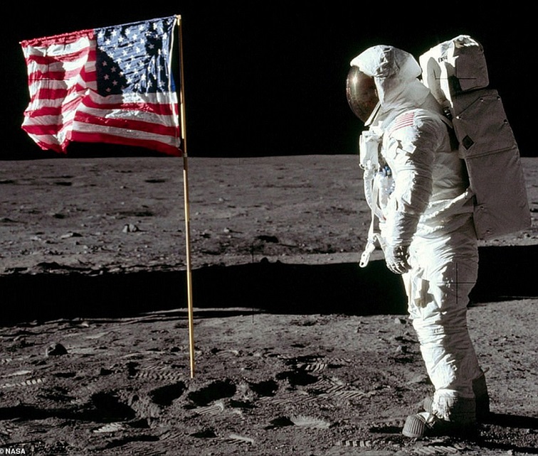 Nuove prove pubblicate sulla presenza di americani sulla luna.