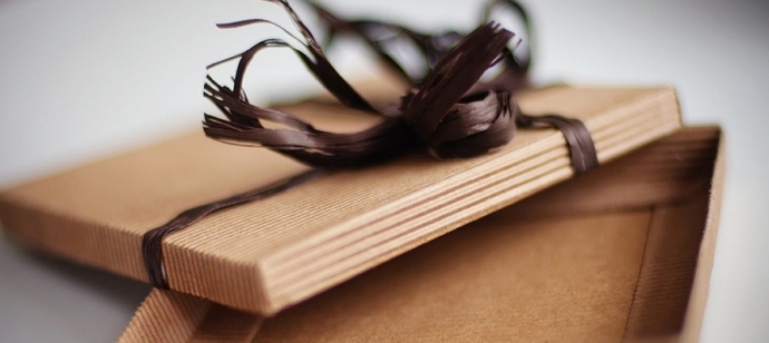 Imballaggio originale e insolito: un gancio per l'acquirente