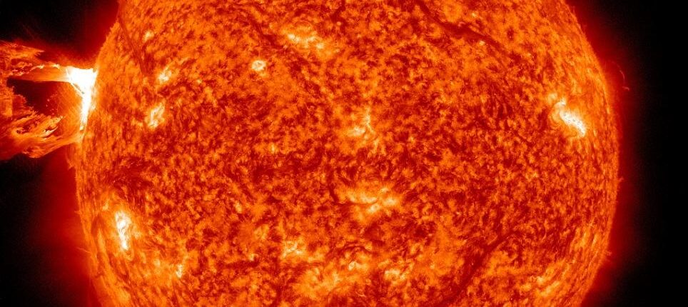 Un'enorme palla di fuoco si è staccata dal sole, che può trasformare la Terra in cenere 