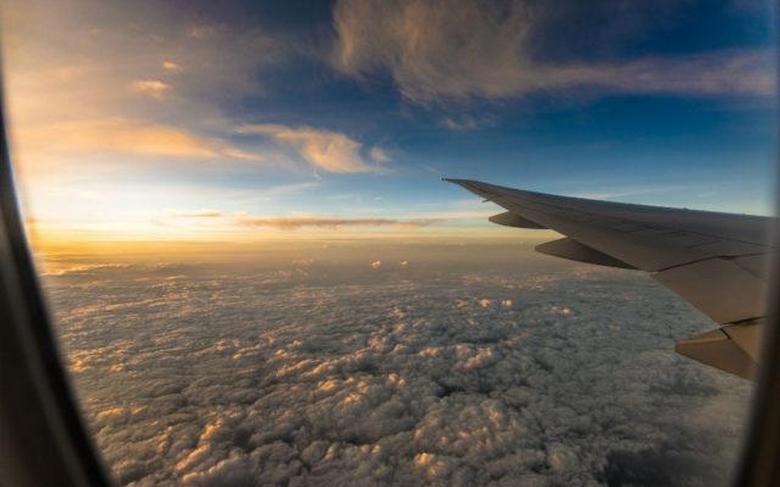 Airliner Passenger UFO Films Over Ohio State