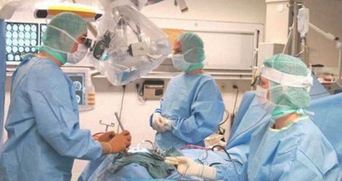 La prima operazione di trapianto di testa al mondo