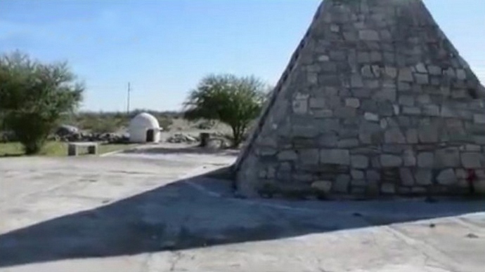 Piramide degli antichi Aztechi, costruita per ordine di alieni