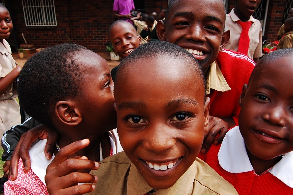 Perché agli studenti è stato proibito di mangiare il porridge nello Zimbabwe?