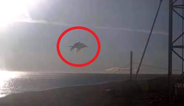 La webcam meteo in Alaska cattura un oggetto non identificato simile a un enorme pesce