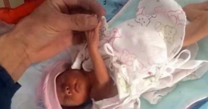 La ragazza sepolta viva sopravvissuta miracolosamente