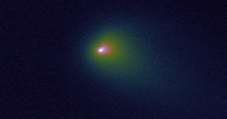 Sembra che una cometa interstellare che vola attraverso il sistema solare stia decadendo 