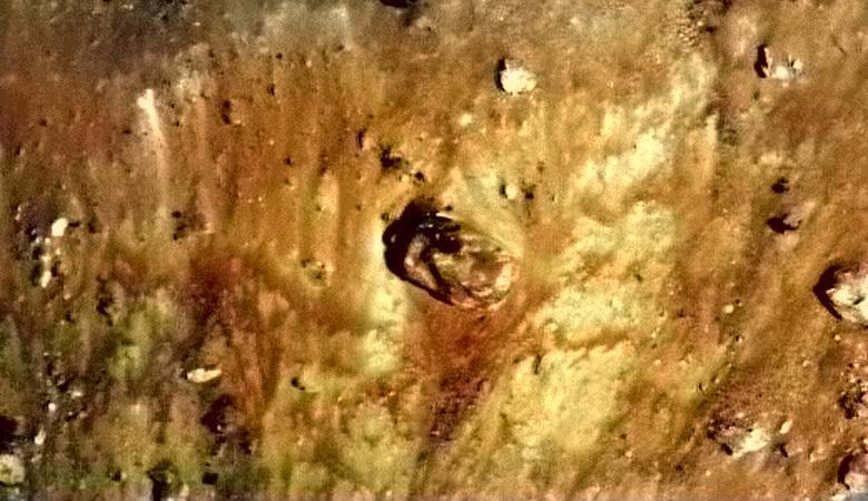 Un oggetto simile a un carro armato è stato trovato su una foto satellitare della luna