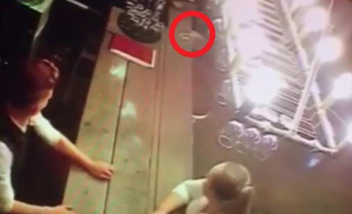 Atrocità poltergeist in un ristorante inglese