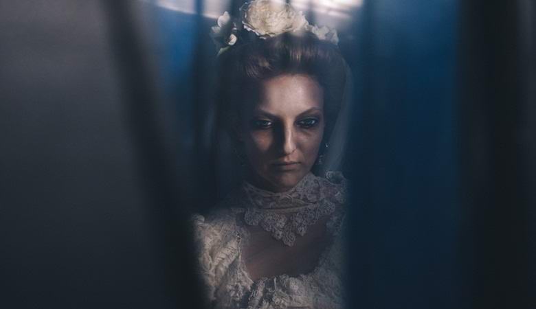Un utente del web ha parlato del fantasma della sposa e ha pubblicato la sua foto