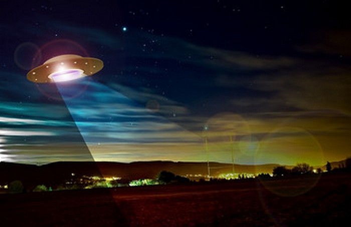 UFO catturato nell'obiettivo della fotocamera