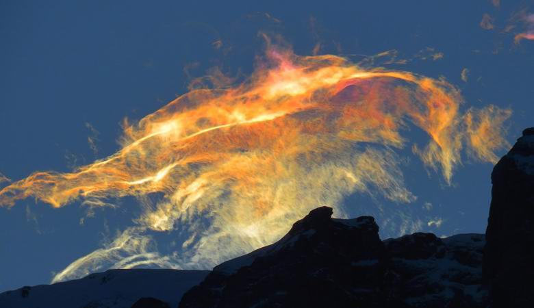 Splendida luminosità sorse nel cielo sopra la Romania