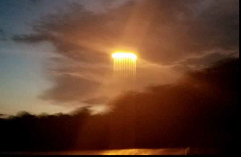 Una straordinaria anomalia celeste fotografata sul fiume Missouri