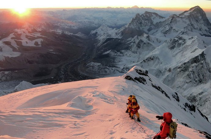 Dopo il terremoto in Nepal, il Monte Everest è diminuito