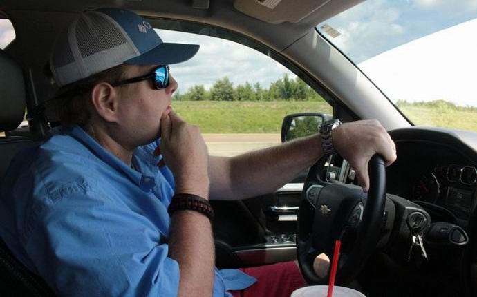 Un pompiere con la faccia trapiantata è completamente riabilitato.