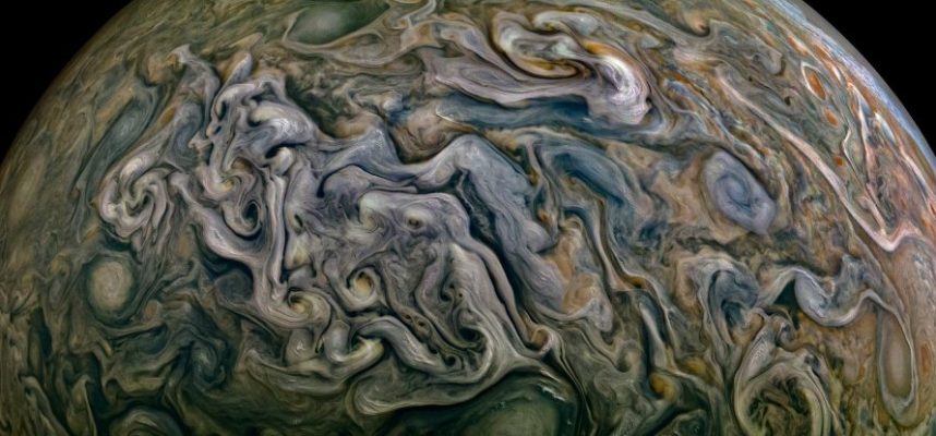 Un bellissimo scatto che ritrae il caos e la meraviglia di Giove 