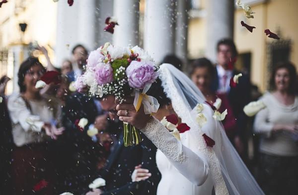 perché il matrimonio di qualcun altro sta sognando 