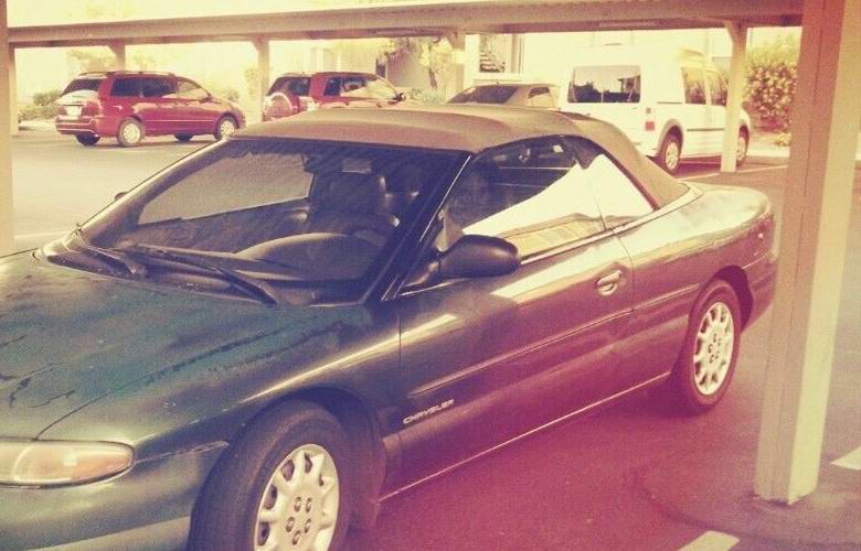 In una vecchia foto è stato trovato un fantasma o un'entità demoniaca in un'auto