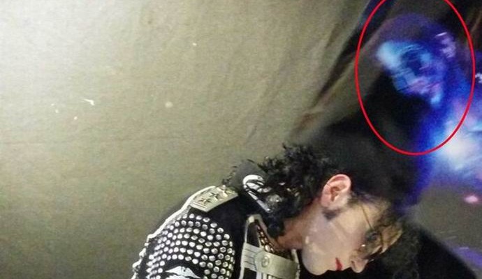 Il fantasma di Michael Jackson era nella foto?