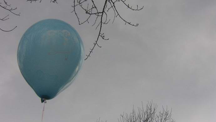 Il fantasma di un ragazzo ha confortato sua madre con un pallone